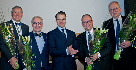 Prins Daniel tillsammans med mottagarna av Nordiska Medicinpriset 2015: Roald Bahr, Lars Engebretsen, Michael Kjær och Jon Karlsson. Foto: Lars Nyman