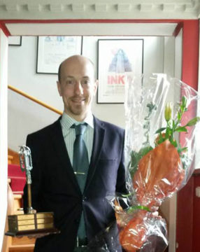 Michael 'Mike' Winder tog emot årets pris pris, diplom och blommor på Villa Medici på Valborgsmässoafton.