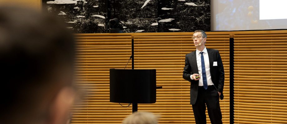 Pär Matsson talar vid OligoNova Network-konferensen Foto: Johan Wingborg
