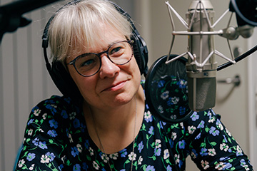 Foto på Elin Lindström i Meditekniks studio